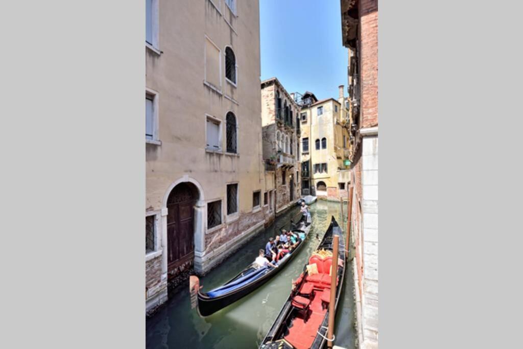 Leoncini With A Wonderful Canal View Venedig